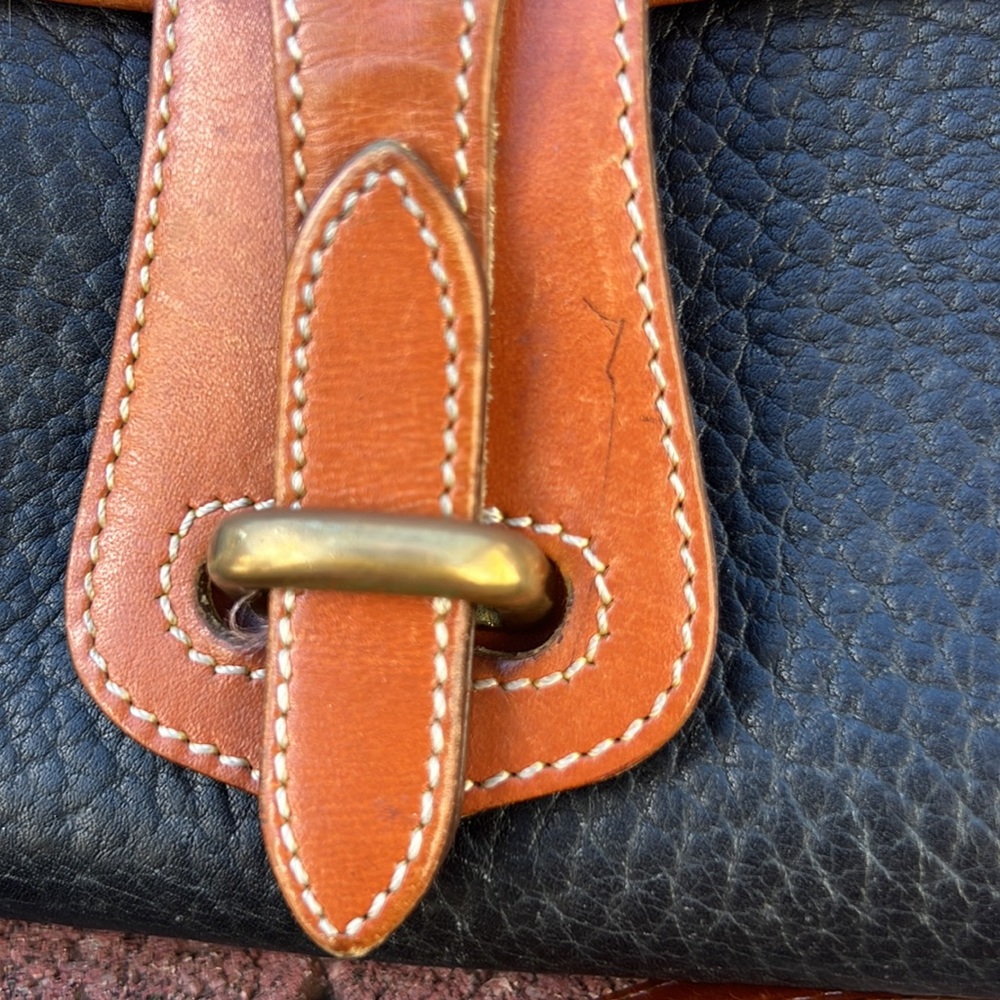 Dooney & Bourke leather shoulder purse - Picture 2 of 7
